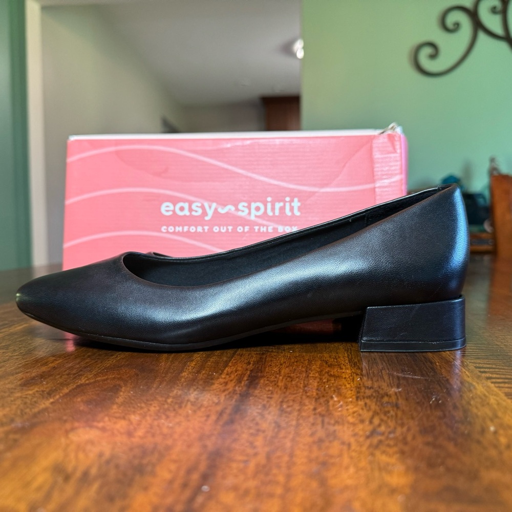Easy Spirit Women's Caldise Leather Low Heel Dress Shoes Size 7.5W Black